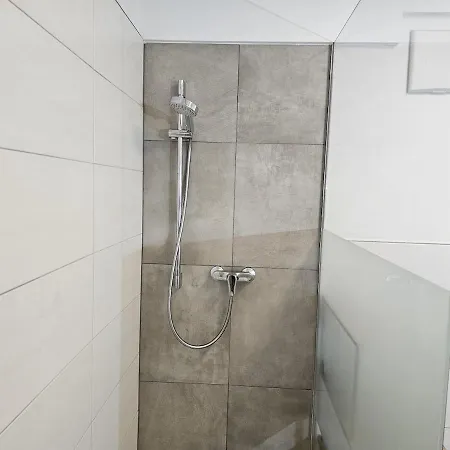 Modern 74 Sqm Apartment, Near Burghausen Muhlthal (Uberackern)