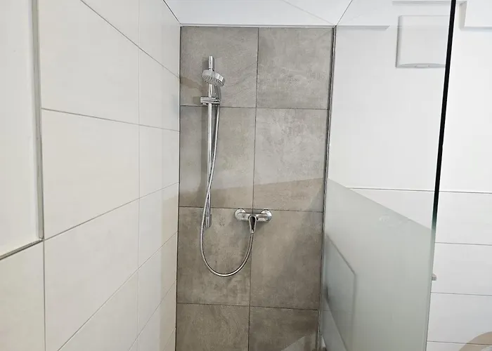 Modern 74 Sqm Apartment, Near Burghausen Muhlthal (Uberackern)